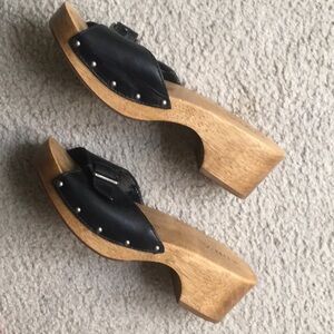 KDB/BLACK-LEATHER BUCKLEwWOOD BOTTOMS MULES